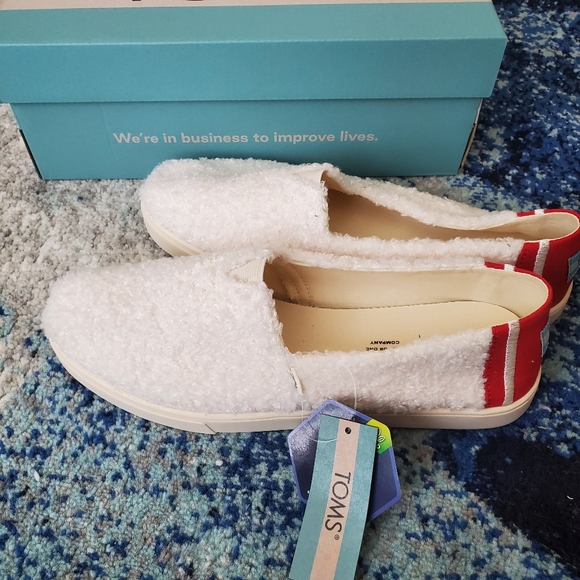 Toms Shoes - NIB Tom's Shearling Sneakers sz 9